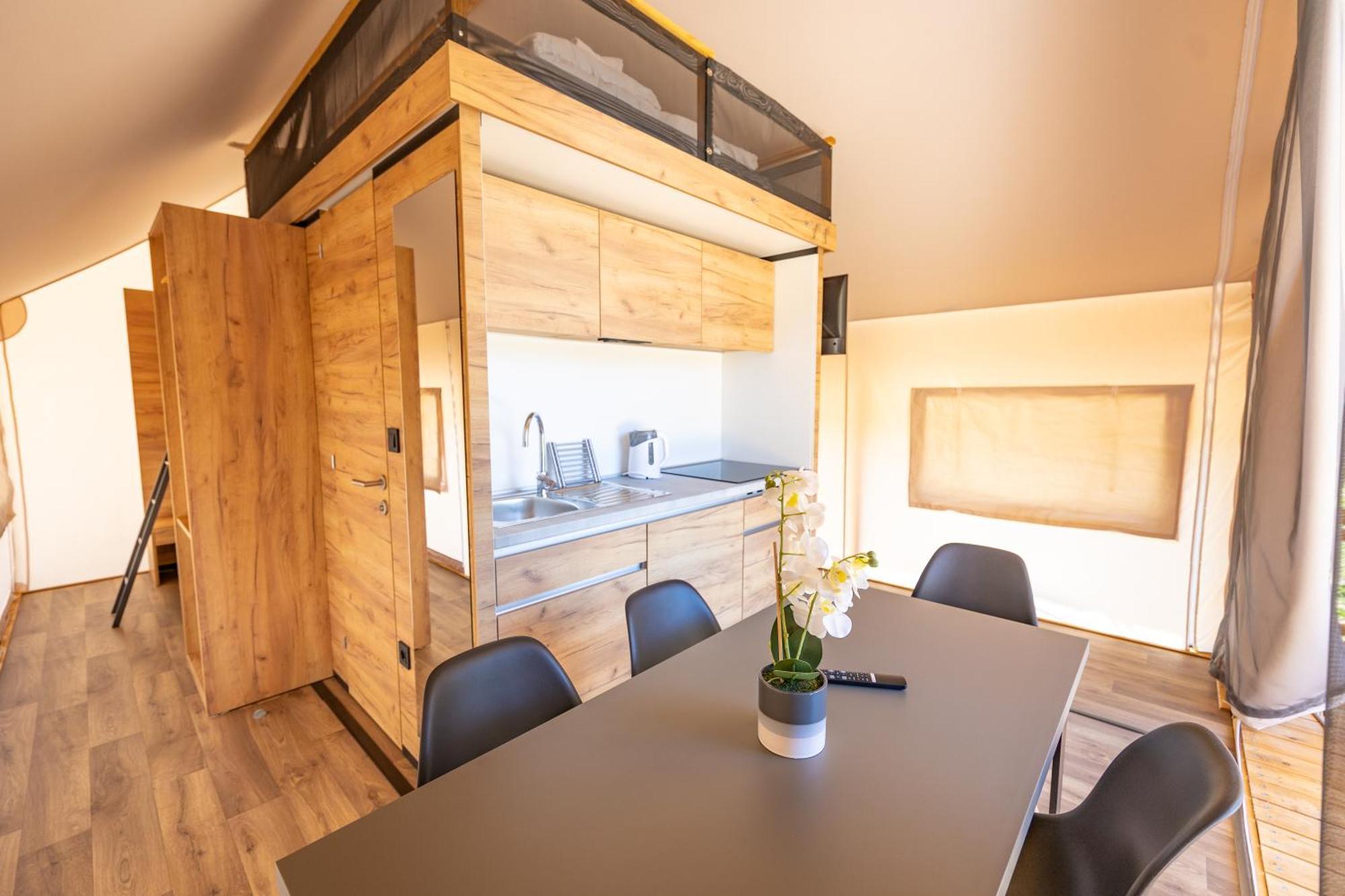 Camp Dole Zivogosce - Mobile Home And Glamping Tent מראה חיצוני תמונה