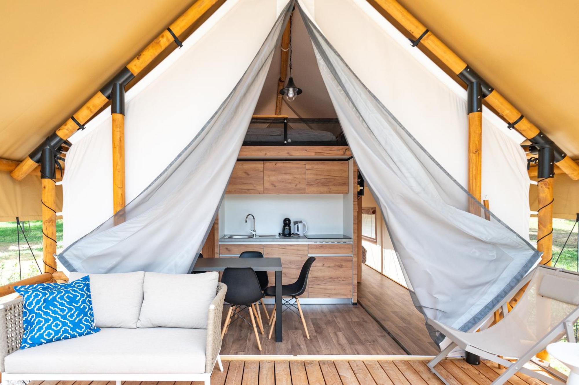 Camp Dole Zivogosce - Mobile Home And Glamping Tent מראה חיצוני תמונה